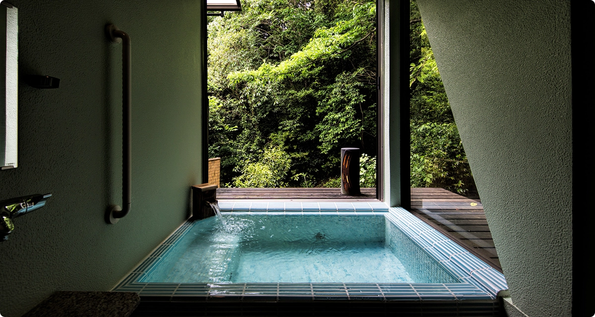 画像:山百合のレトロタイル風呂
